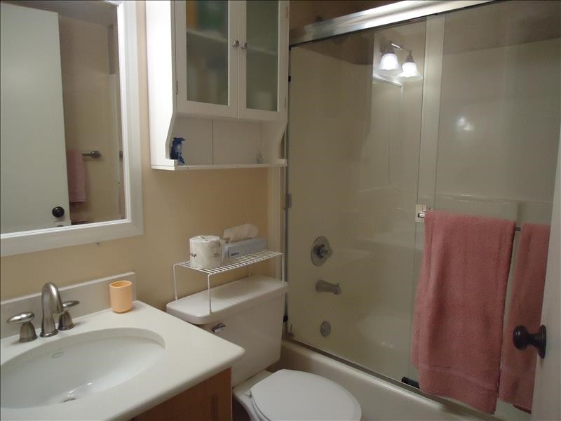 guest bath tub shower 511